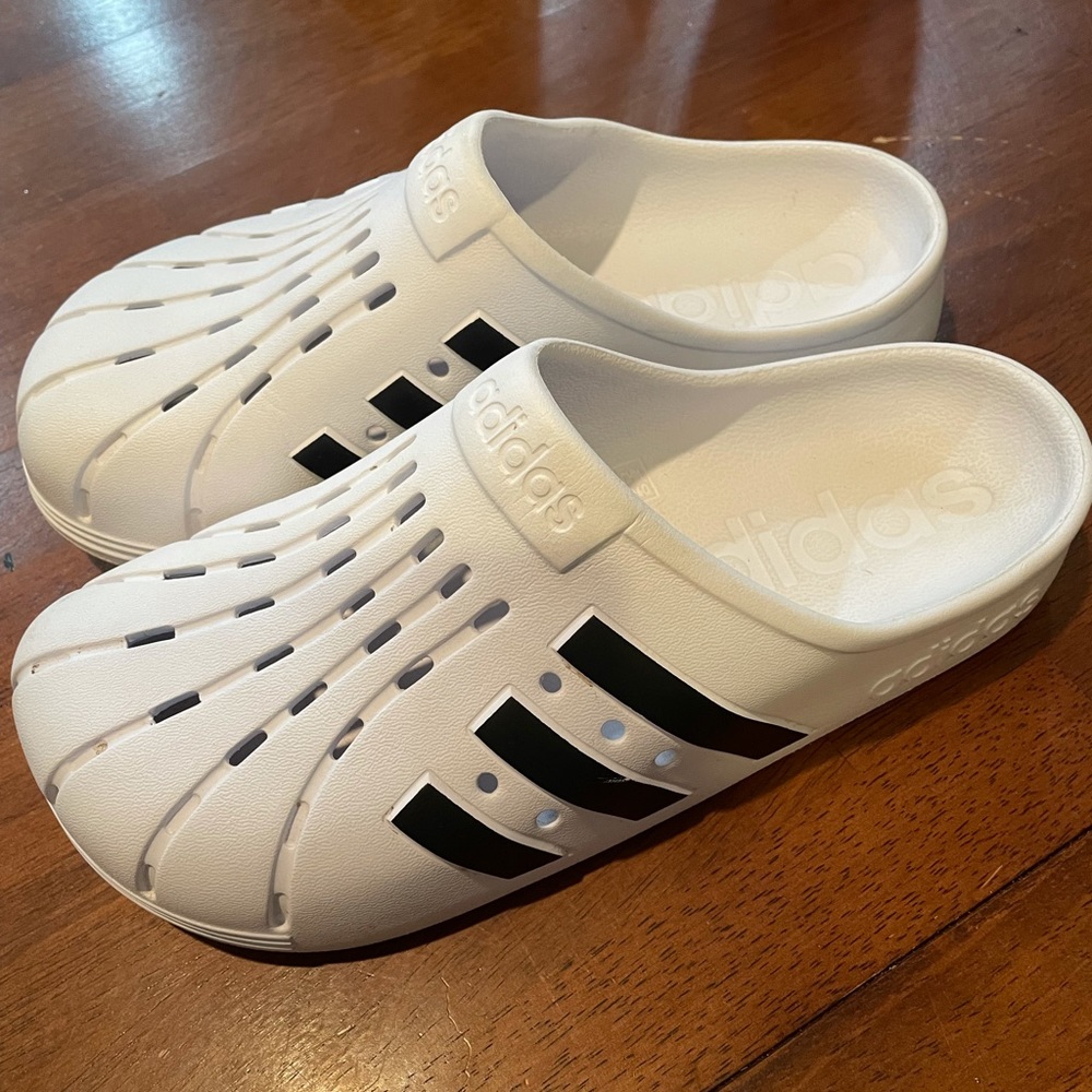 Men’s 8 (women’s 9) Adidas slip ons.
